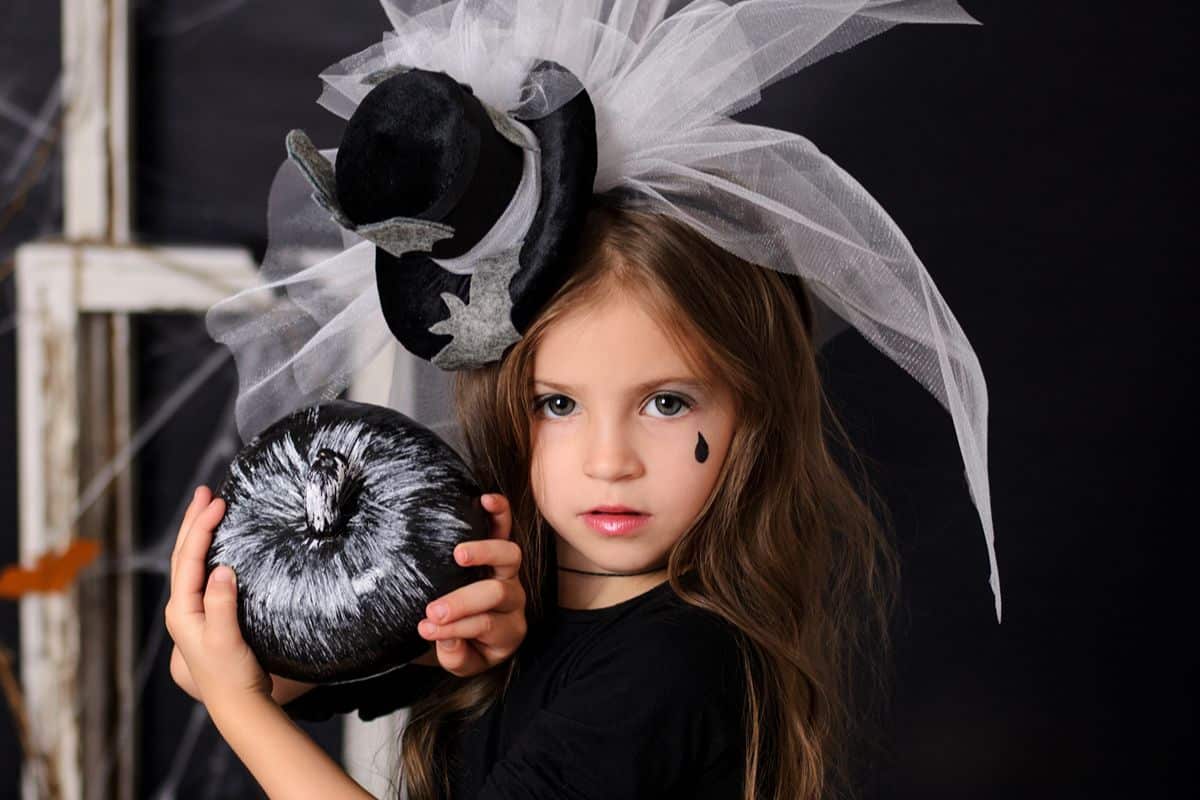33 Witchy Victorian Gothic Girl Names & Meanings
